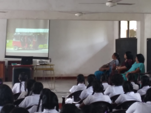 A program to educate teenage daughters to reduce early marriages in Homagama (2022-12-06)